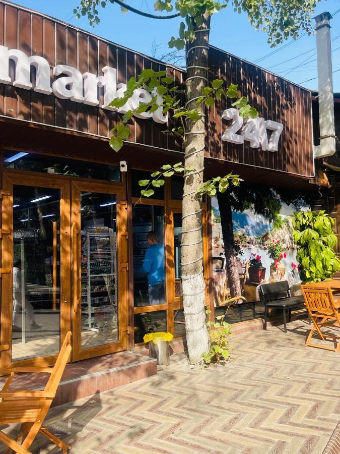 Уютная Квартира В Самом Сердце Алматы Almatı Dış mekan fotoğraf