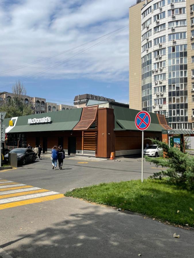 Уютная Квартира В Самом Сердце Алматы Almatı Dış mekan fotoğraf